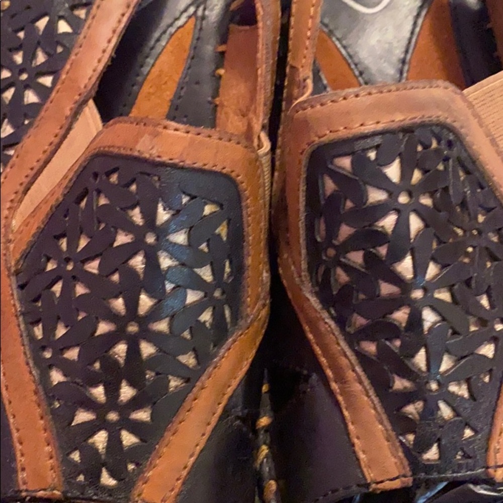 ARIAT CLOGS - Picture 7 of 11